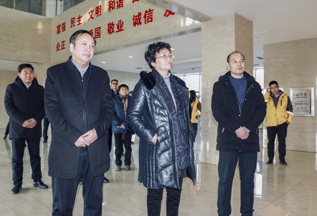 (1)王曉萍部長一行聽取公司簡介.jpg (1)王曉萍部長一行聽取公司簡介.jpg